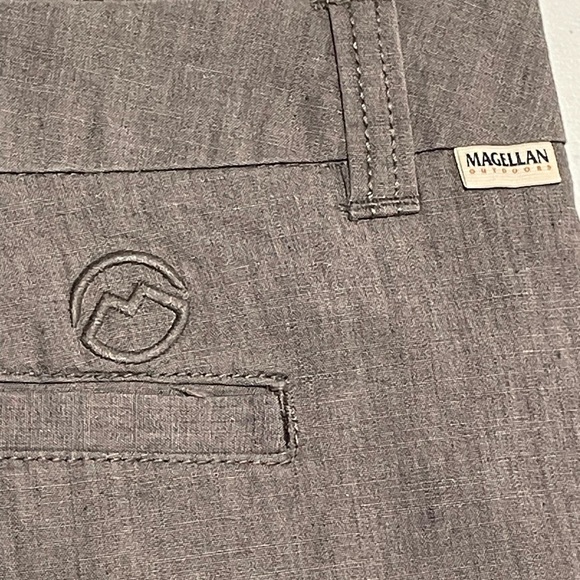 *NWT* Magellan Women’s Outdoor Chambray Athletic Hiking Short Sz 16 4.25” Inseam - Picture 7 of 10